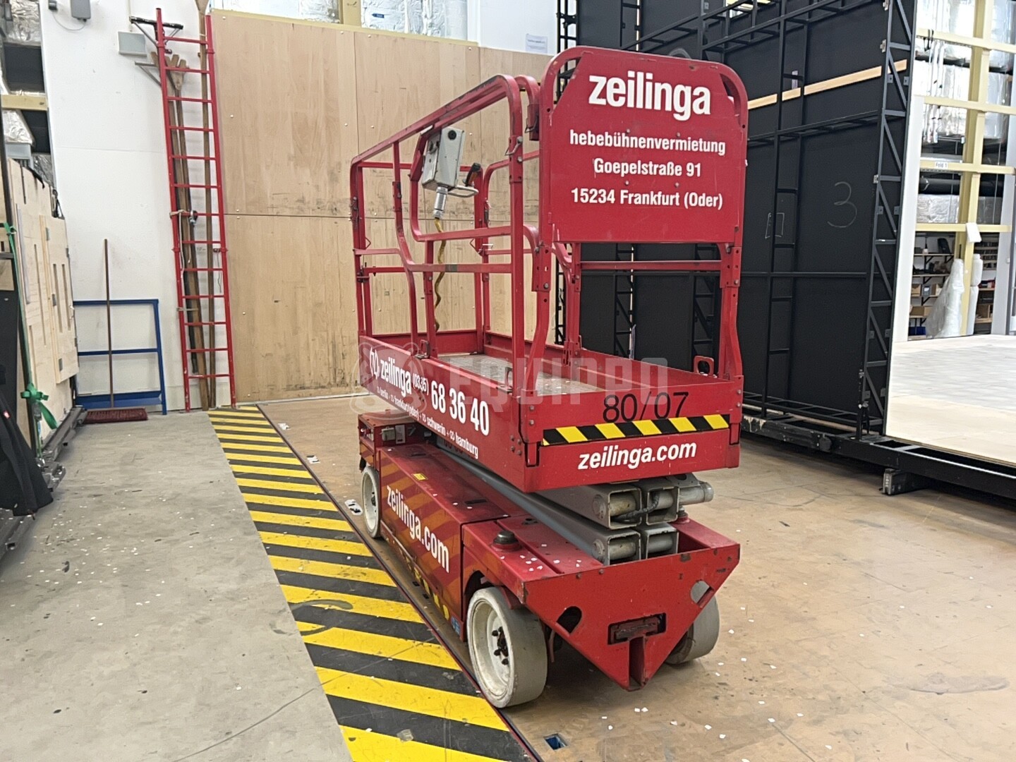 MEC 2033ES  - - Used Scissor Lift