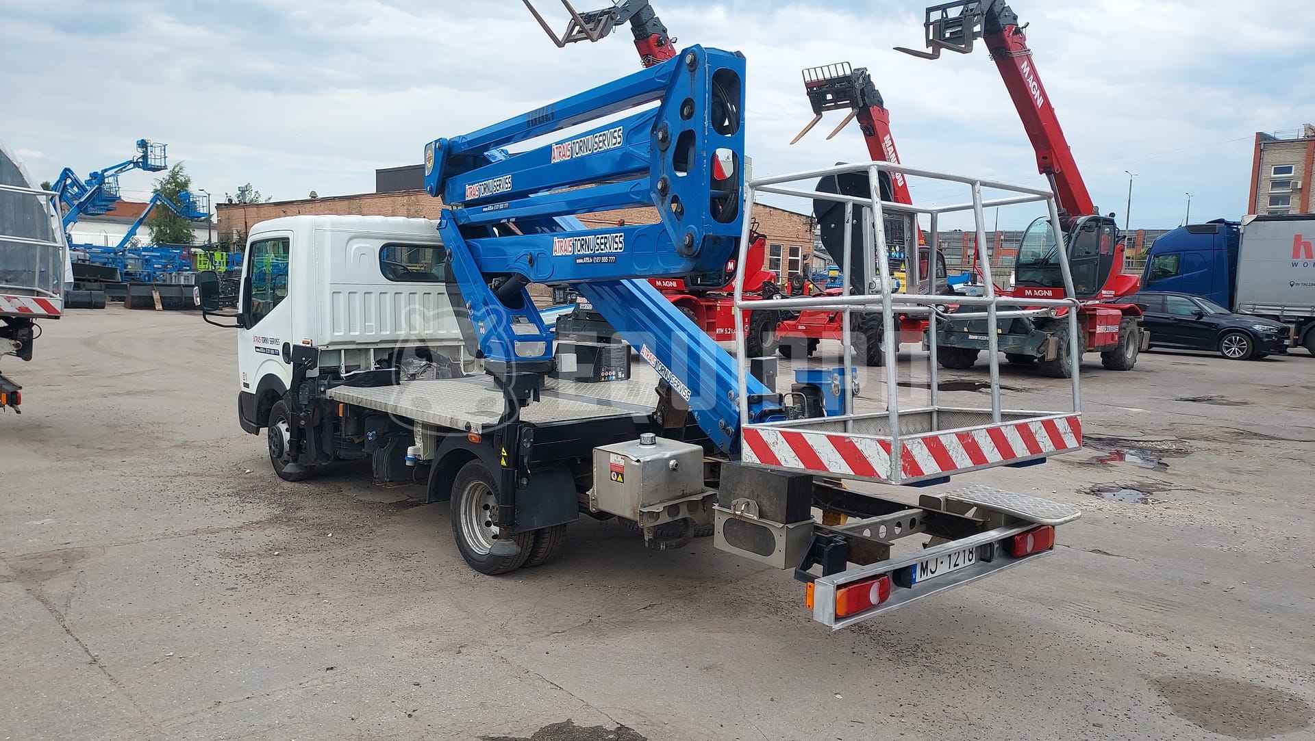 Isoli PNT220NLX on Nissan NT400 - - Used Truck-Mounted Boom Lift