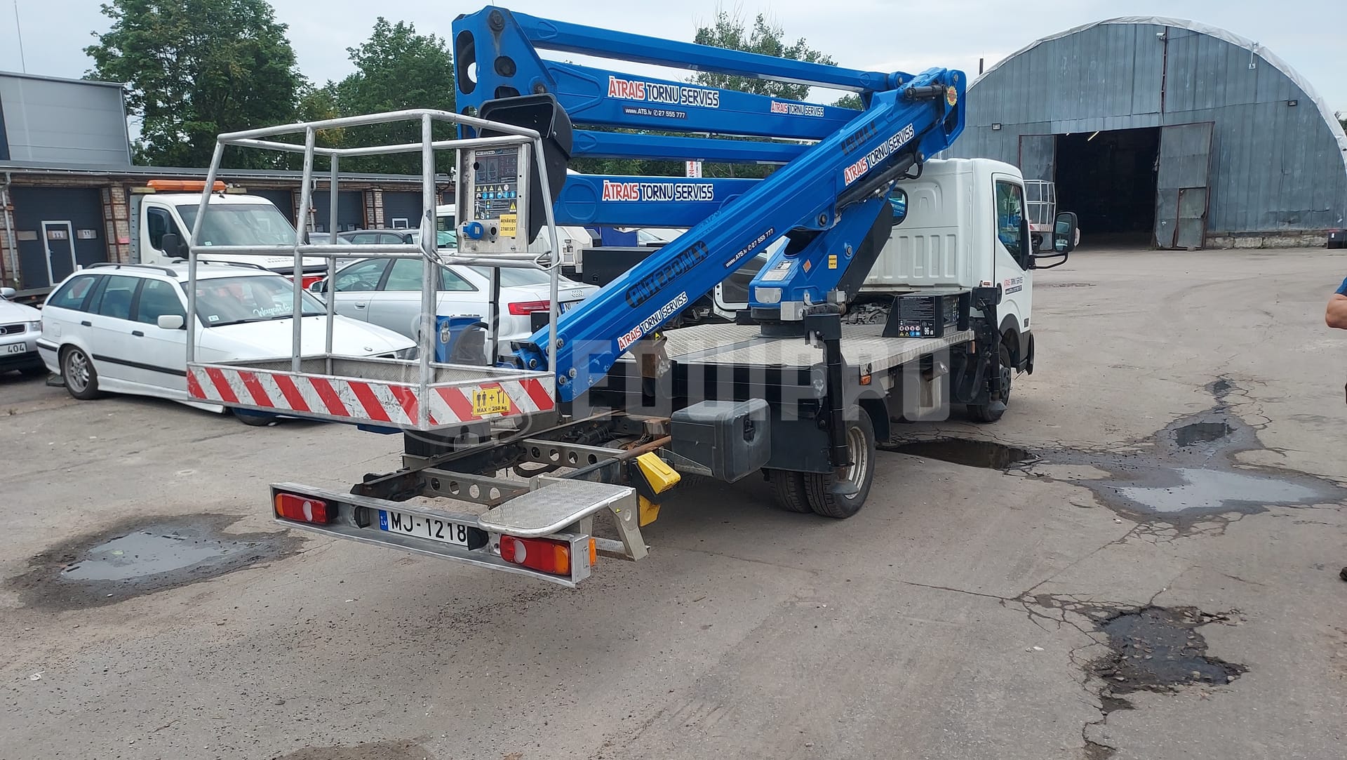 Isoli PNT220NLX on Nissan NT400 - - Used Truck-Mounted Boom Lift