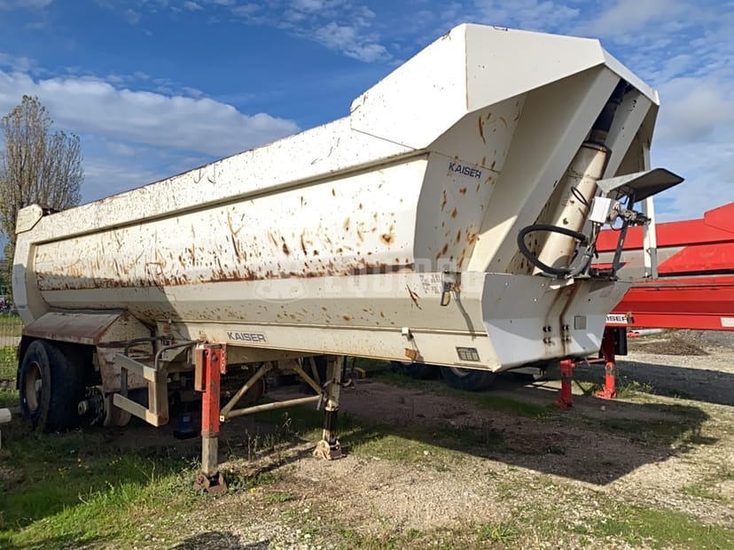 Picture of the ROBUSTE KAISER S3302V Steel Trailer