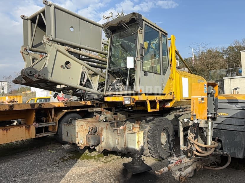 Picture of the Sennebogen 625 M for parts only