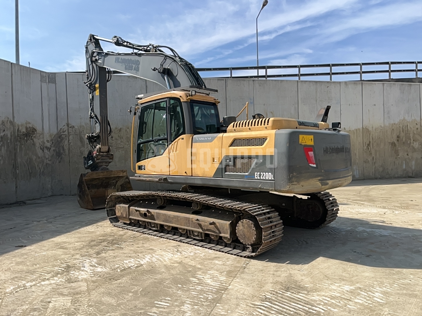 Volvo EC220DL without bucket without Oilquick - - Used Tracked Excavator
