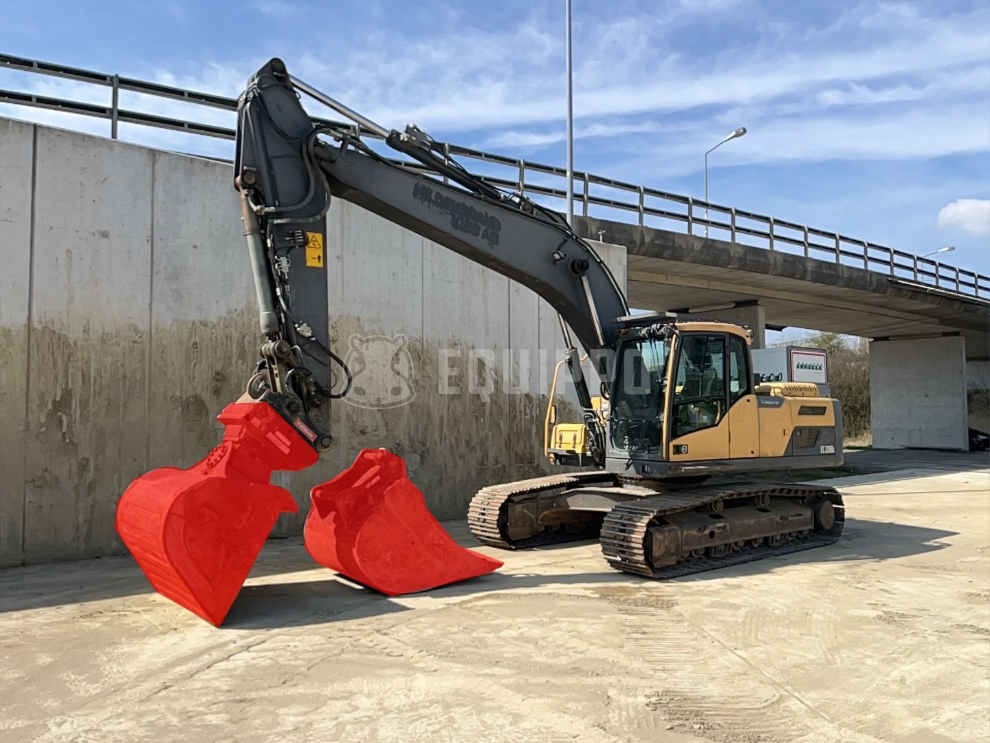 Volvo EC220DL without bucket without Oilquick - - Used Tracked Excavator