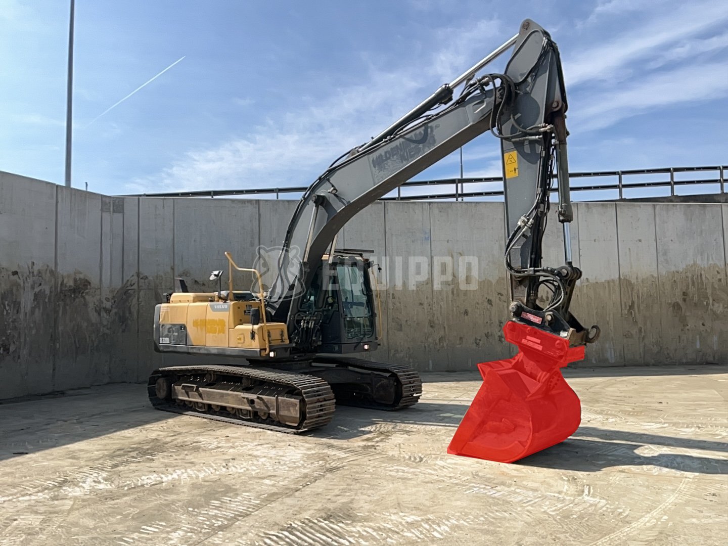 Volvo EC220DL without bucket without Oilquick - - Used Tracked Excavator