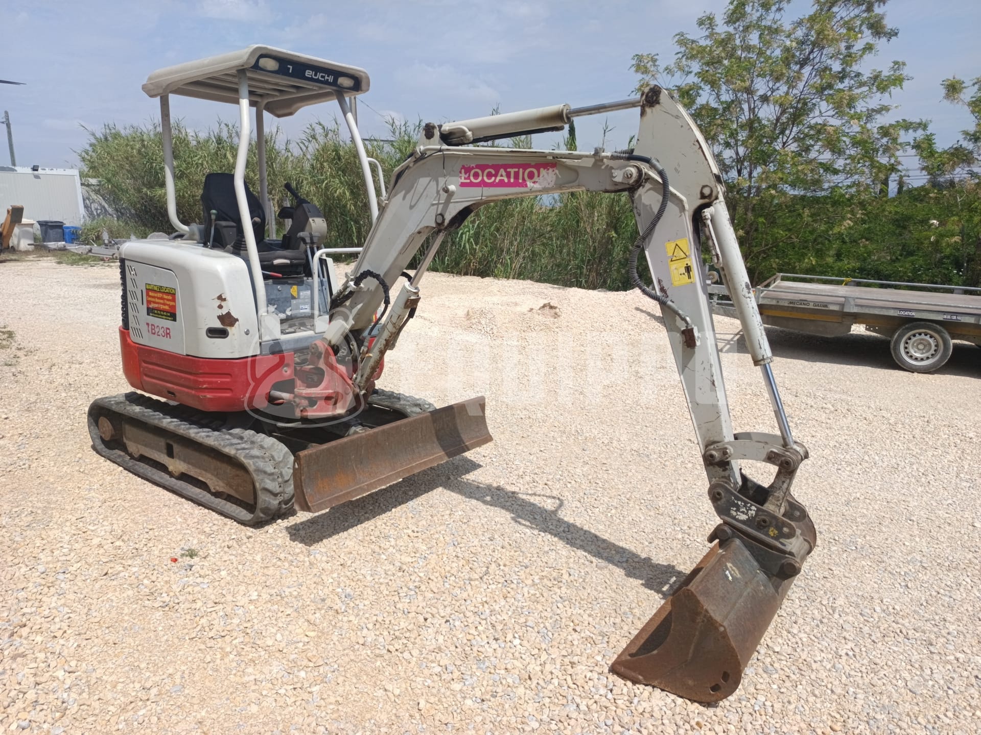 Takeuchi TB23R with 3 excavator buckets - - Used Mini Excavator  < 7t