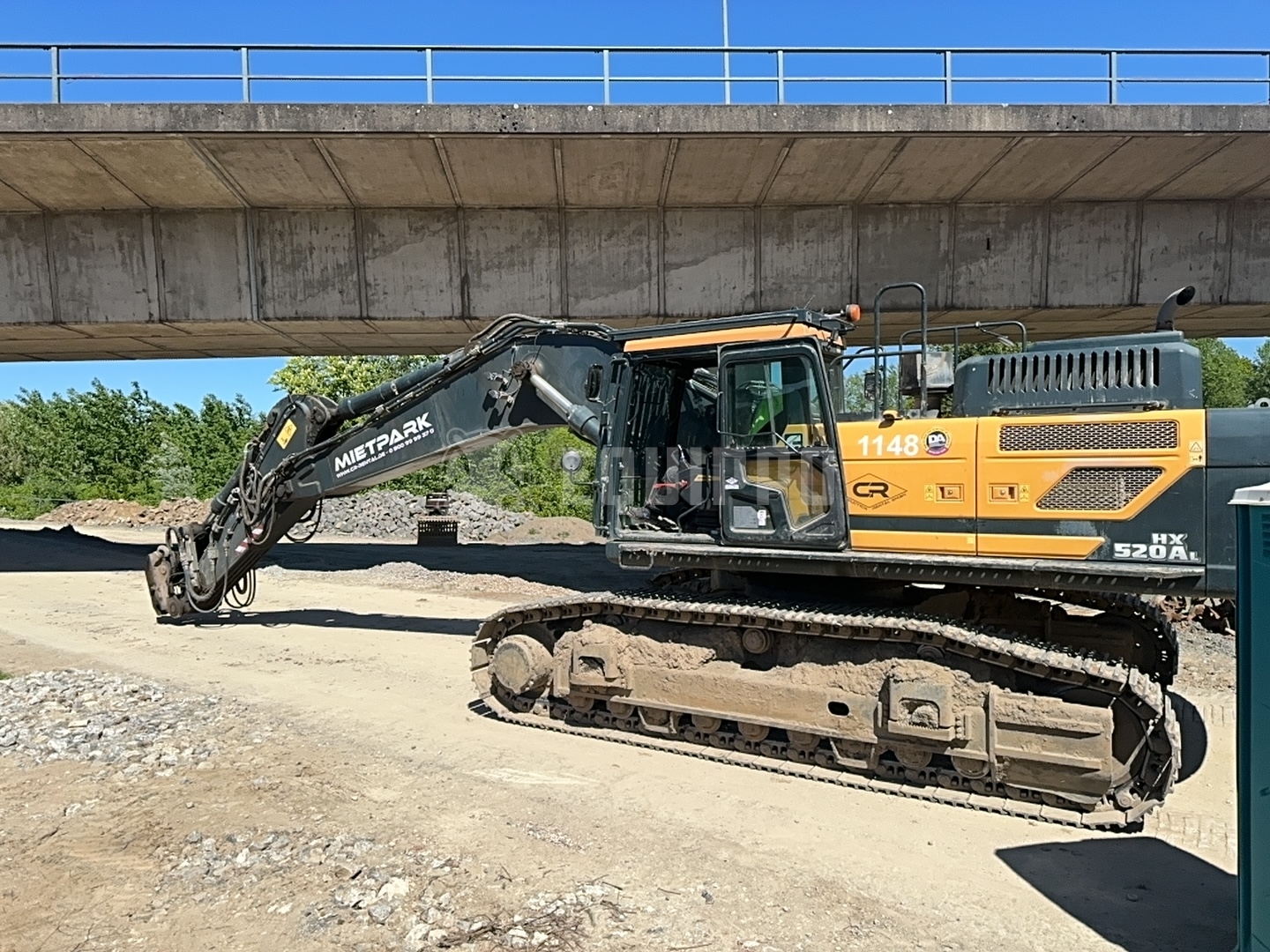 Hyundai HX520AL  - - Used Tracked Excavator