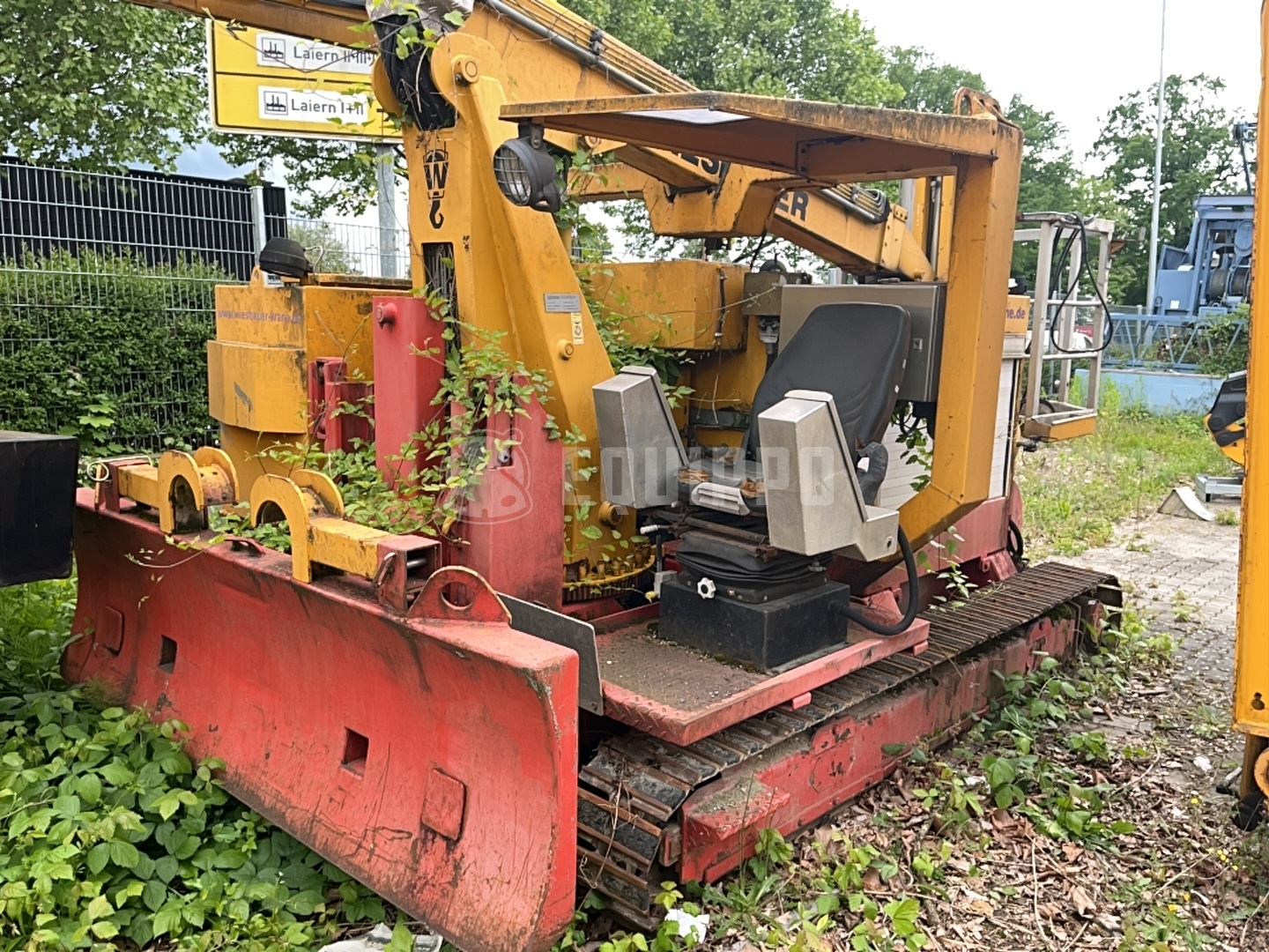 Moog MRF 6500  - - Used Crawler Crane