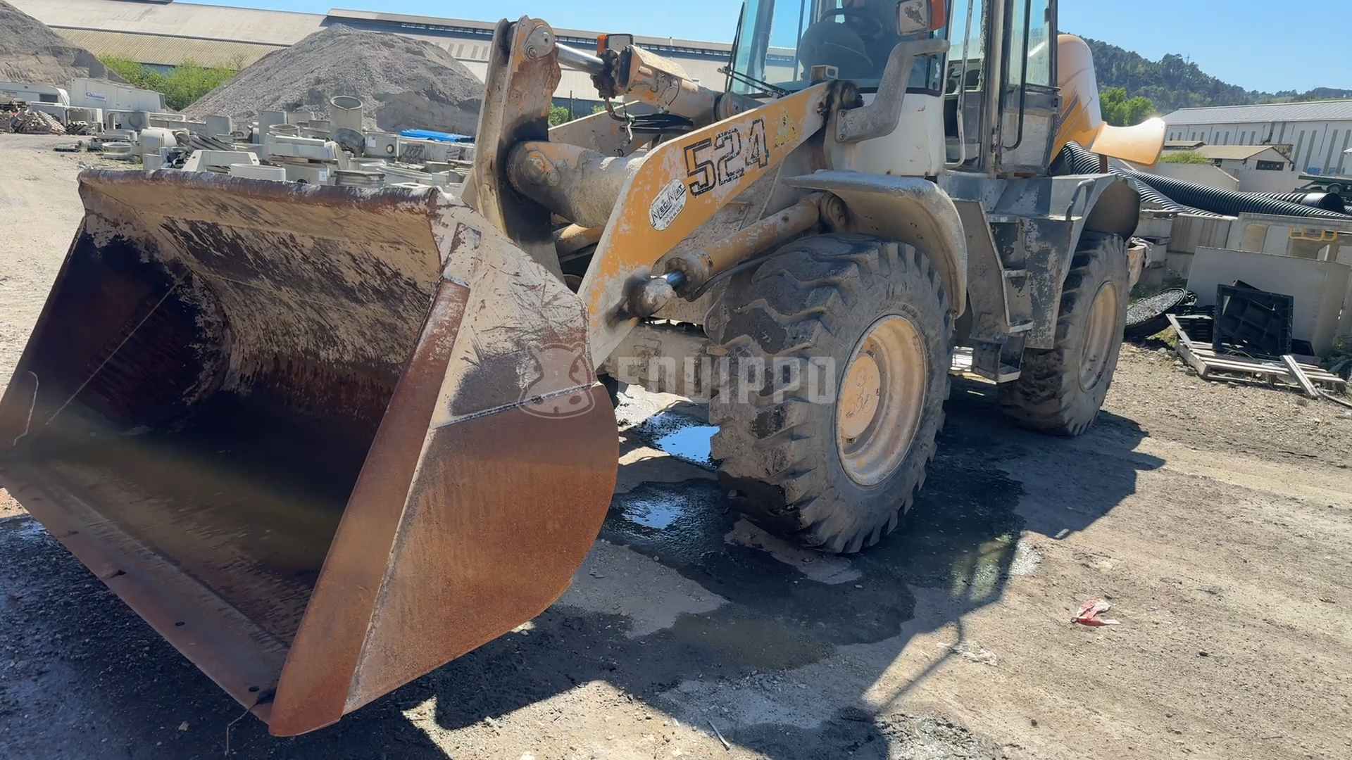 Liebherr L 524  - - Used Wheel Loader