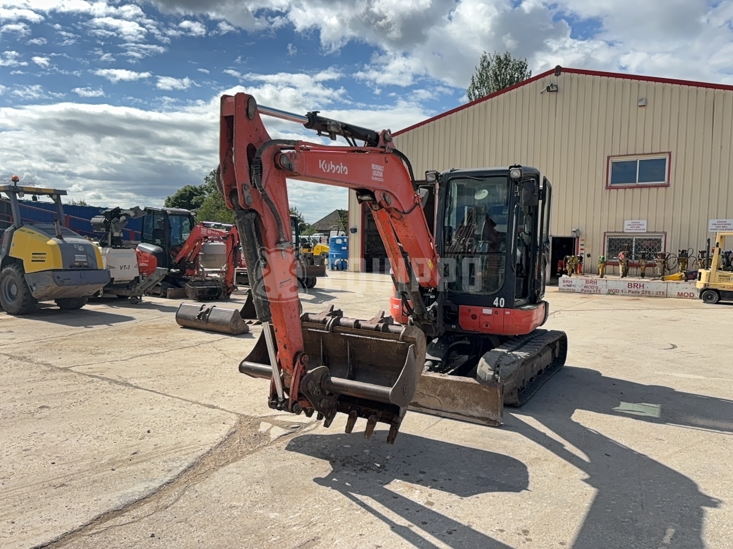Kubota U55-4 KE with 3 excavator buckets - - Used Mini Excavator  < 7t