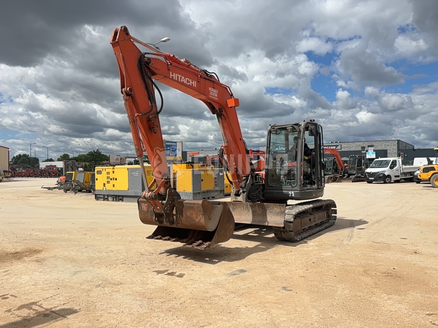 Hitachi ZX85USBLC-3 with 3 excavator buckets - - Used Midi Excavator 7t - 12t