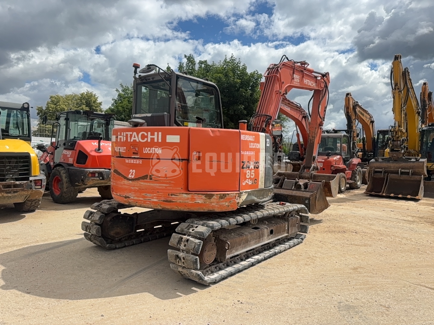 Hitachi ZX85USBLC-3 with 3 excavator buckets - - Used Midi Excavator 7t - 12t