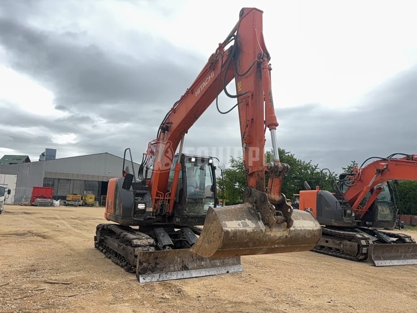 Picture of the Hitachi ZX135US-5B