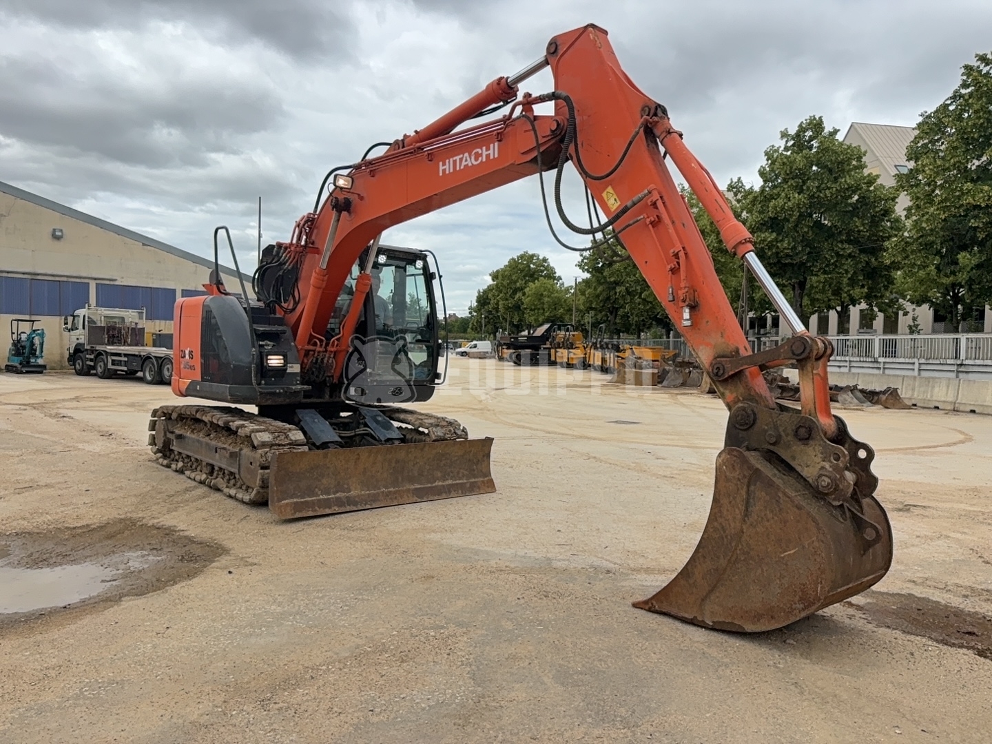 Hitachi ZX135US-5B  - - Used Tracked Excavator