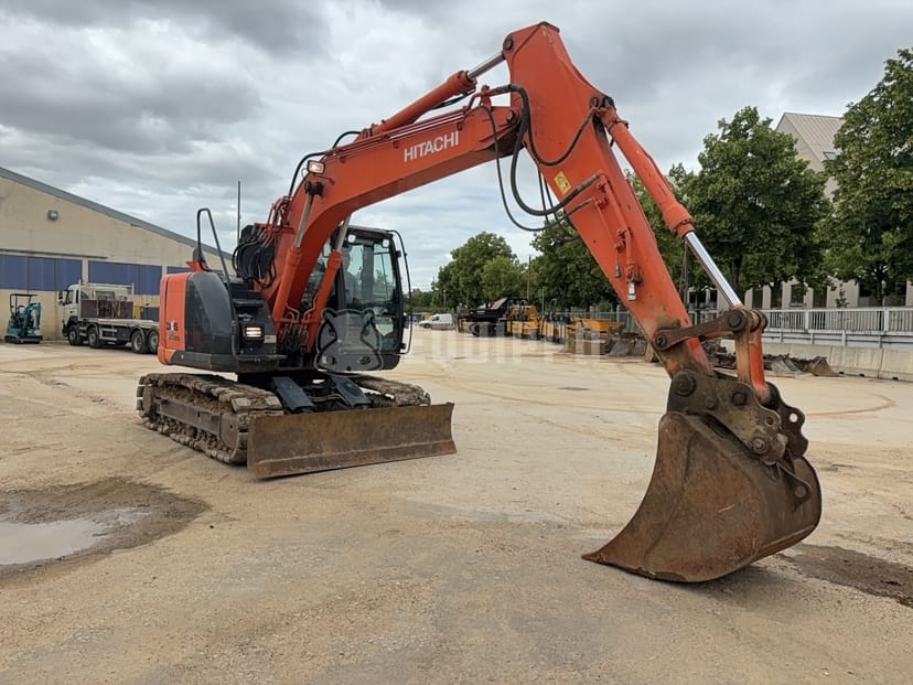 Picture of the Hitachi ZX135US-5B