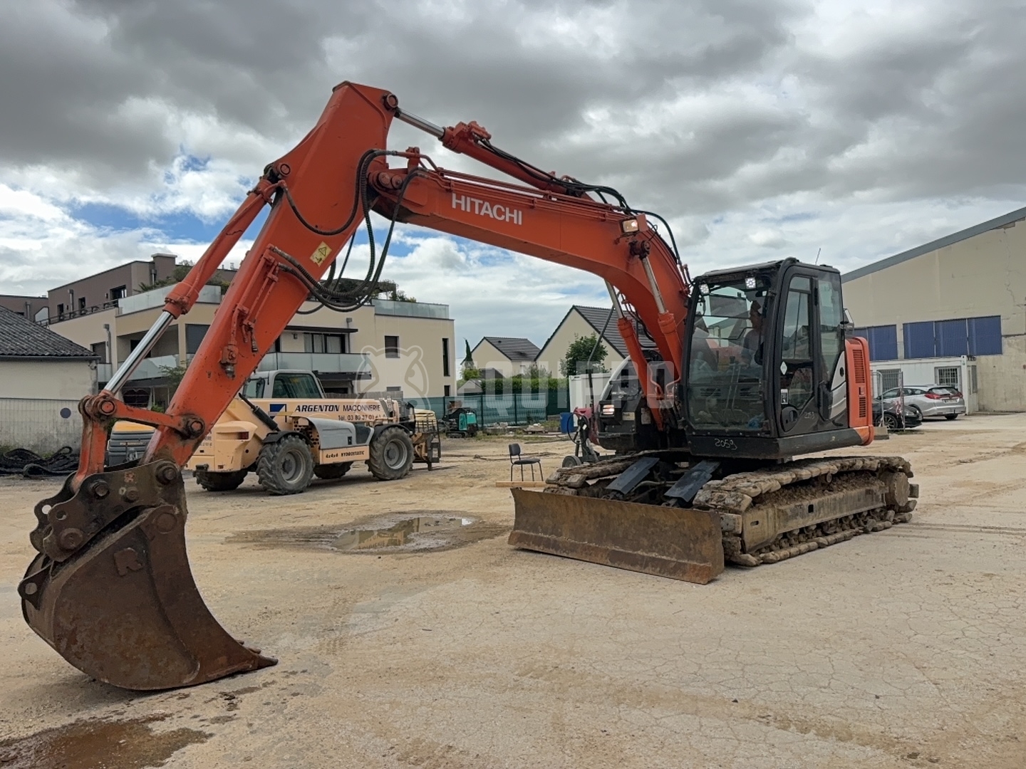 Hitachi ZX135US-5B  - - Used Tracked Excavator