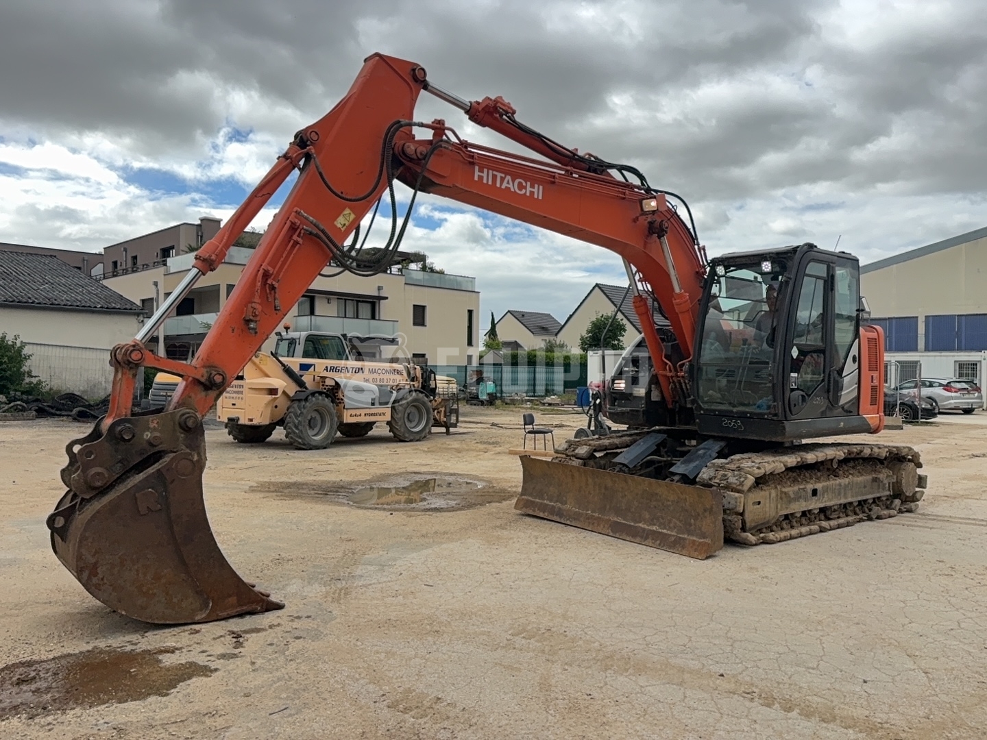 Hitachi ZX135US-5B  - - Used Tracked Excavator