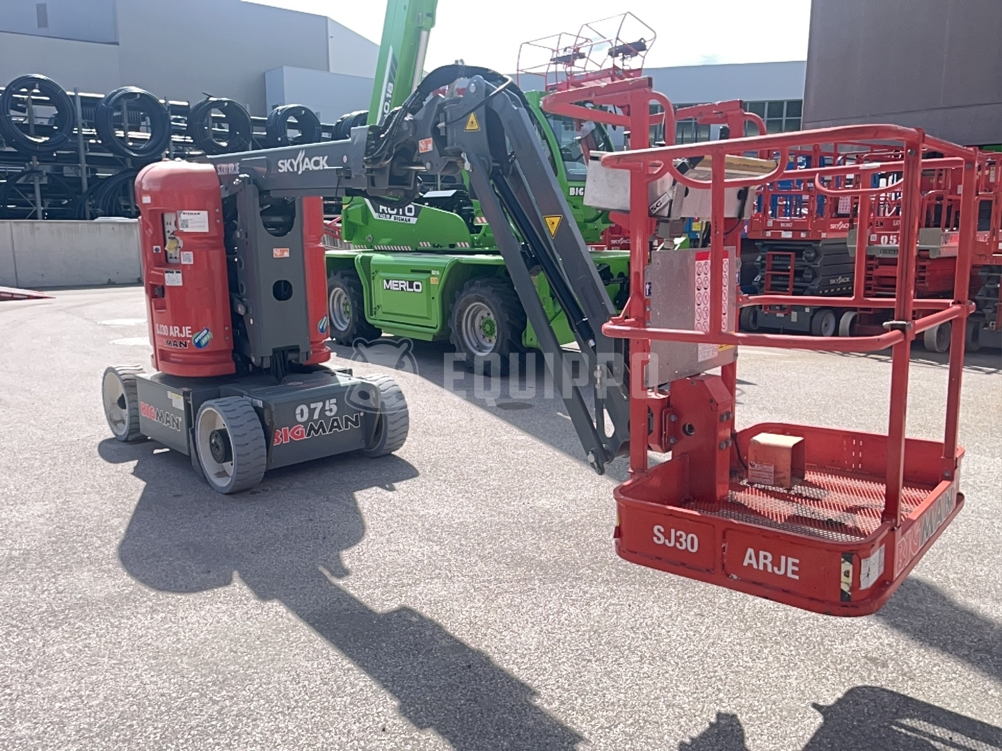 Skyjack SJ30AJ  - - Used Articulated Boom Lift