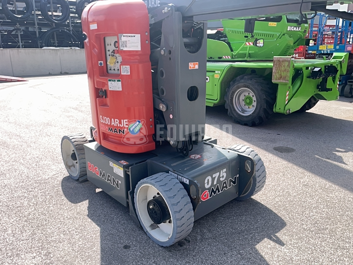 Skyjack SJ30AJ  - - Used Articulated Boom Lift