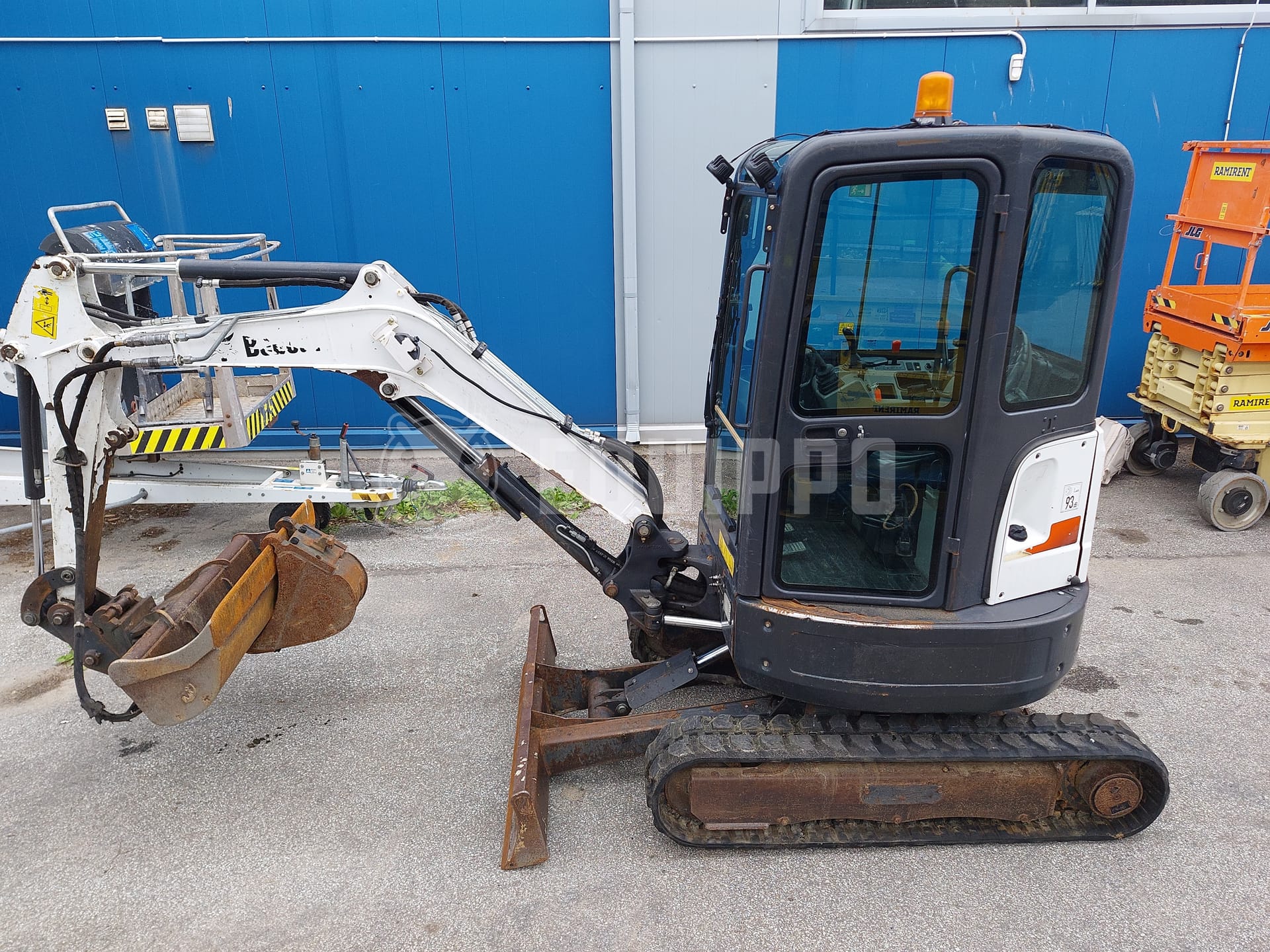 Bobcat E25  - - Used Mini Excavator  < 7t