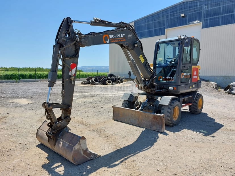 Picture of the Volvo EW60E with 5 buckets