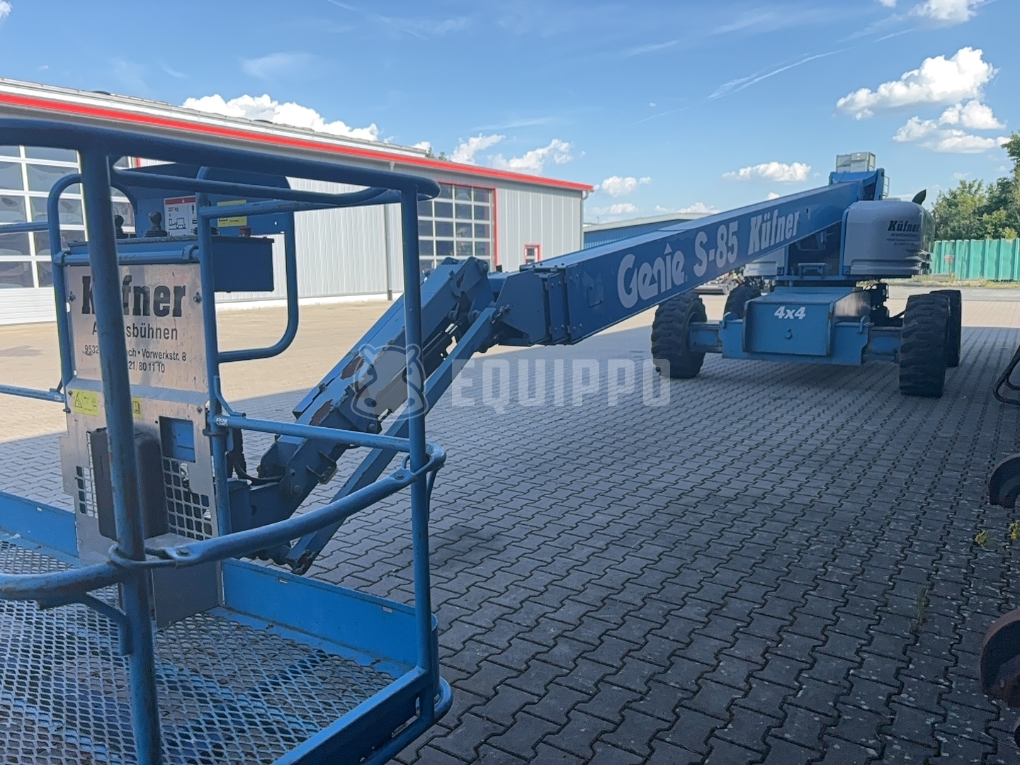 Genie S-85 - - Used Articulated Boom Lift