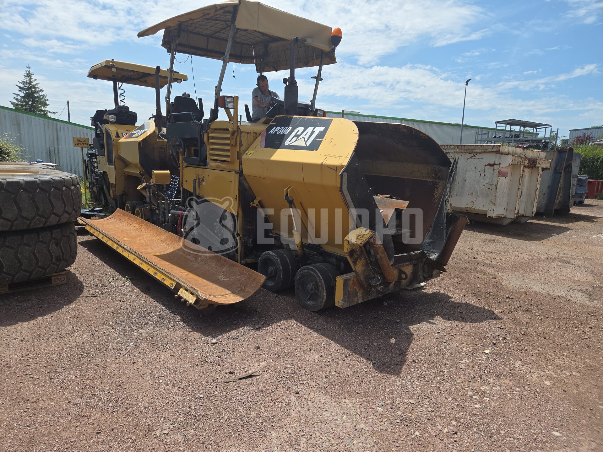 Caterpillar AP300  - - Used Asphalt Paver
