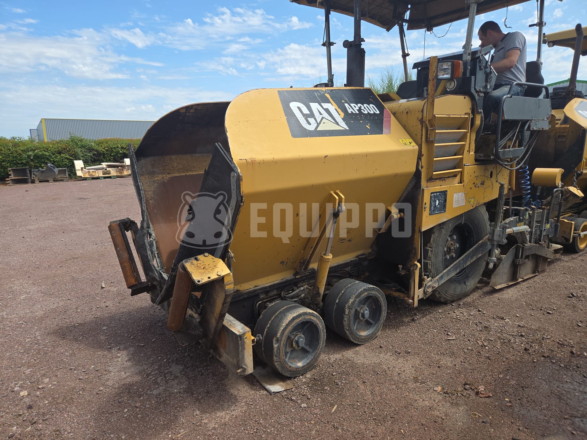 Caterpillar AP300  - - Used Asphalt Paver