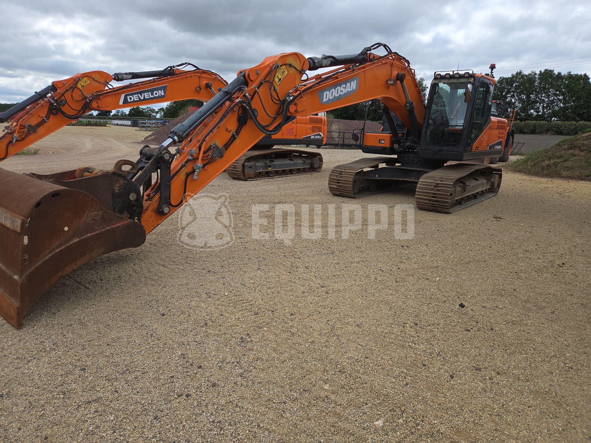 Doosan DX225LC-5  - - Used Tracked Excavator