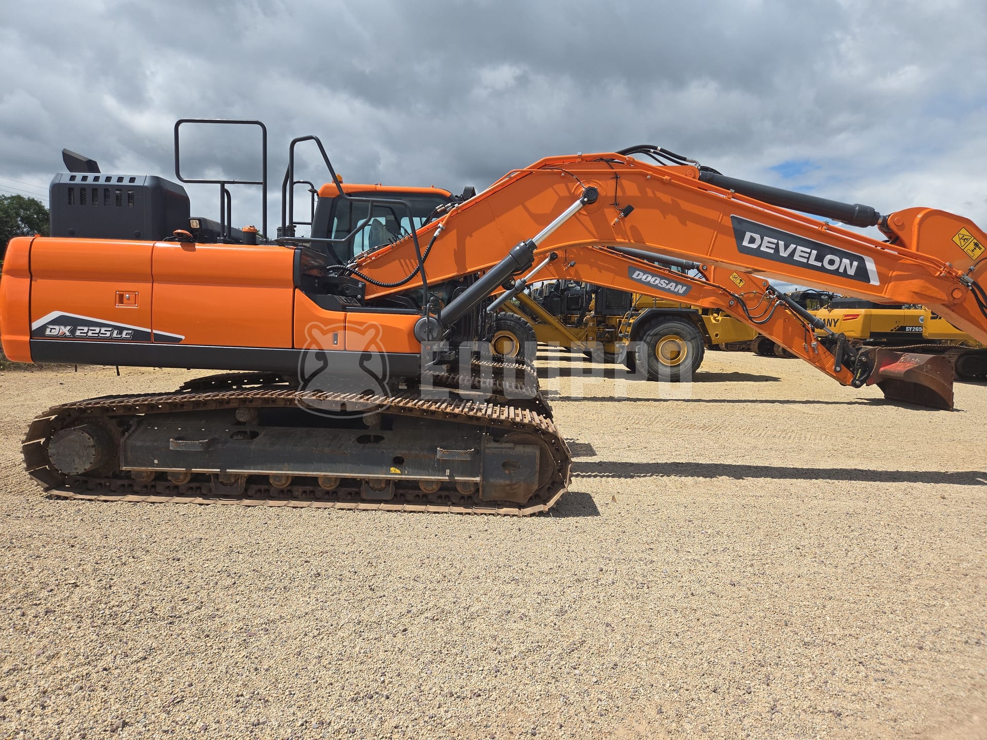 Doosan DX225LC-5 - - Used Tracked Excavator