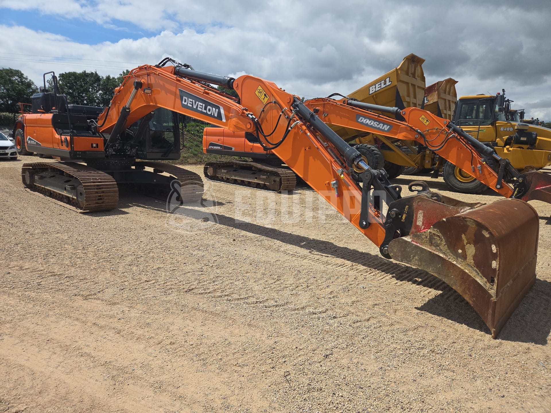 Doosan DX225LC-5 - - Used Tracked Excavator