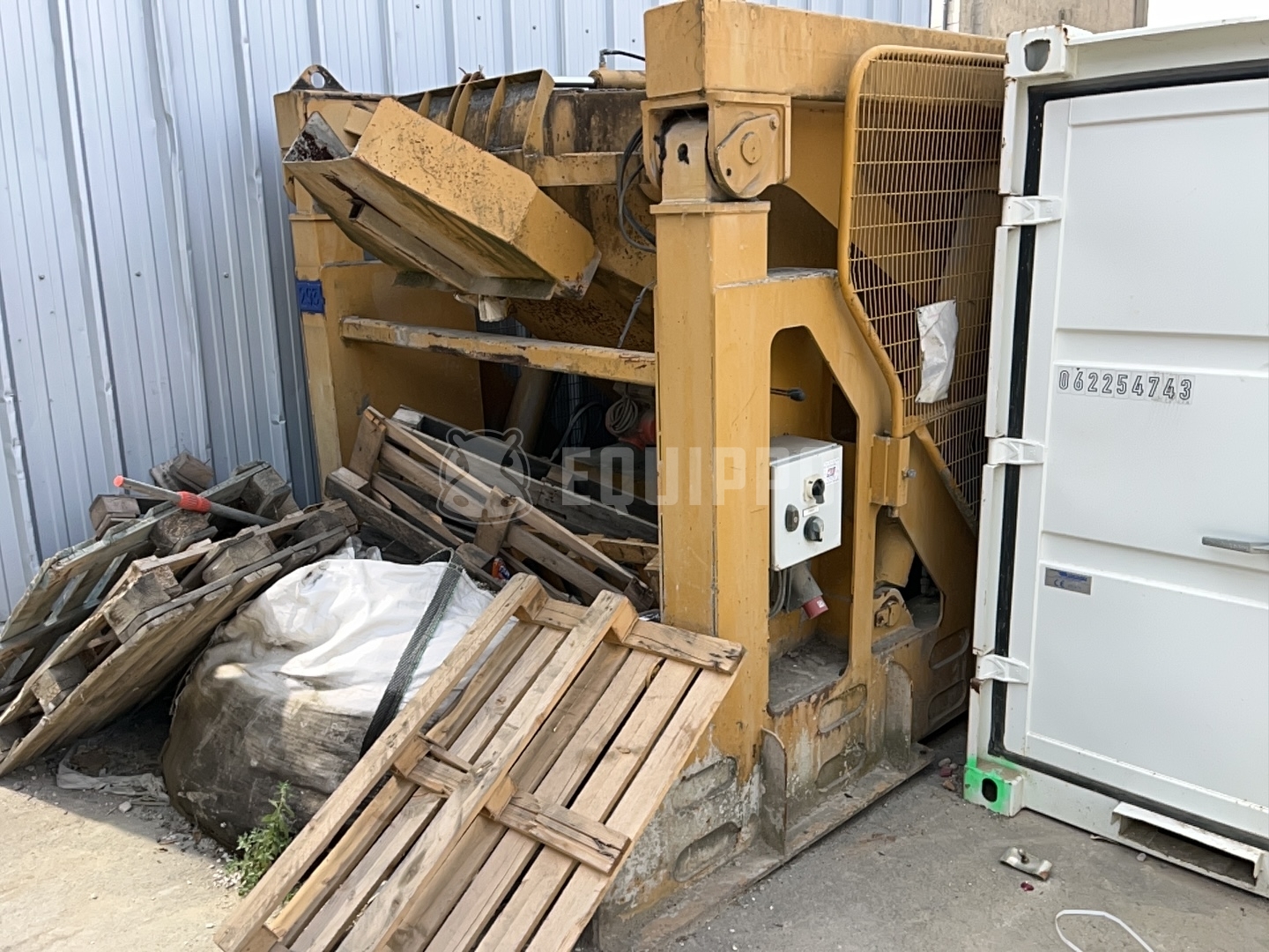 LMT Benne Tampon 8M3  - - Used Small Equipment