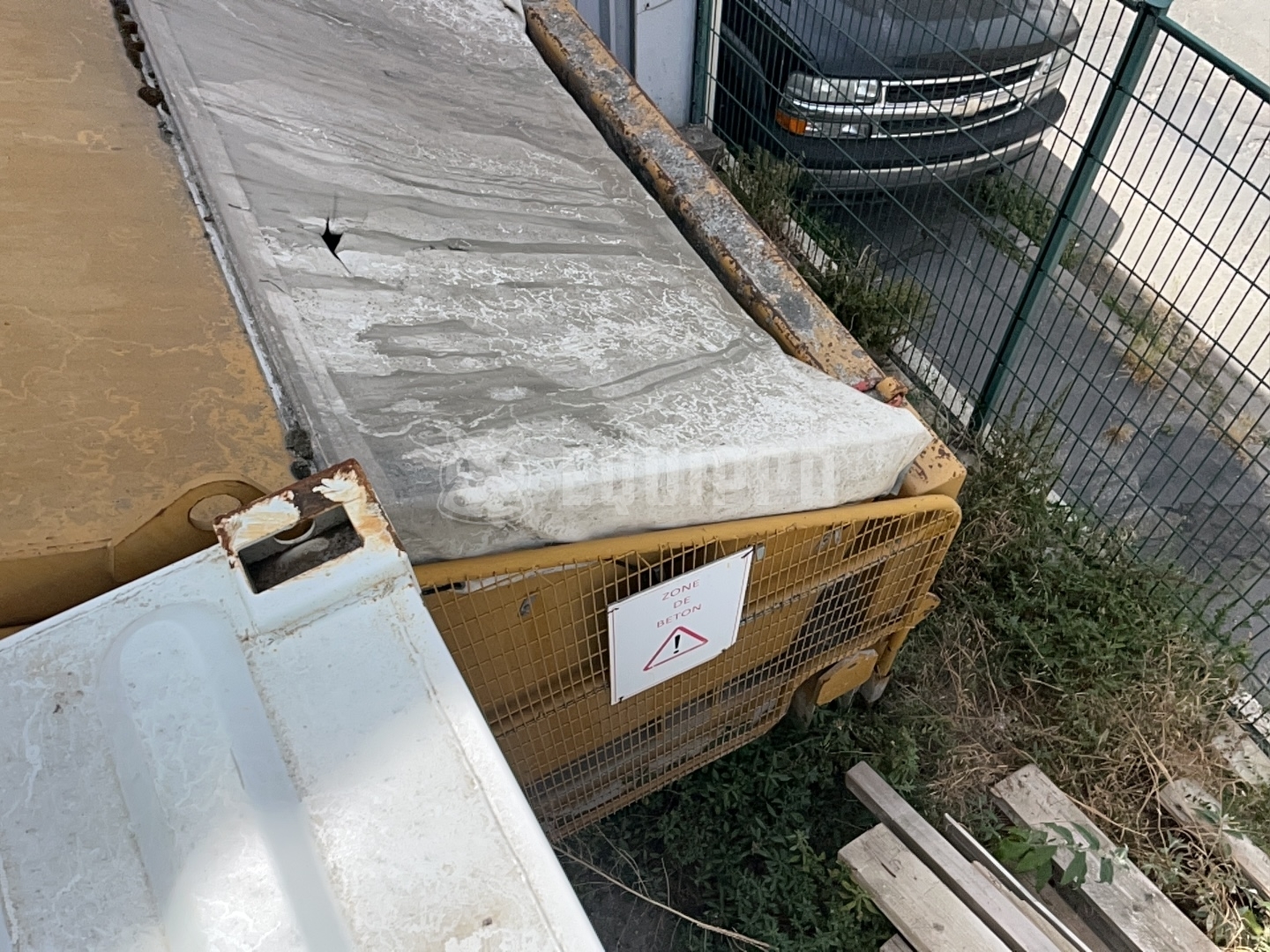 LMT Benne Tampon 8M3  - - Used Small Equipment