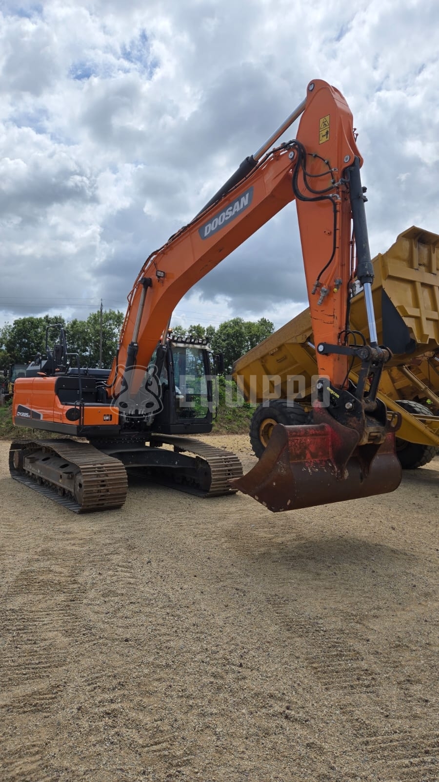 Doosan DX225LC-5  - - Used Tracked Excavator