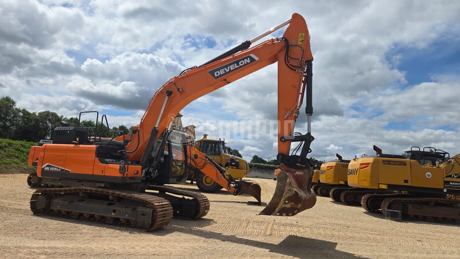 Doosan DX225LC-5 - - Used Tracked Excavator
