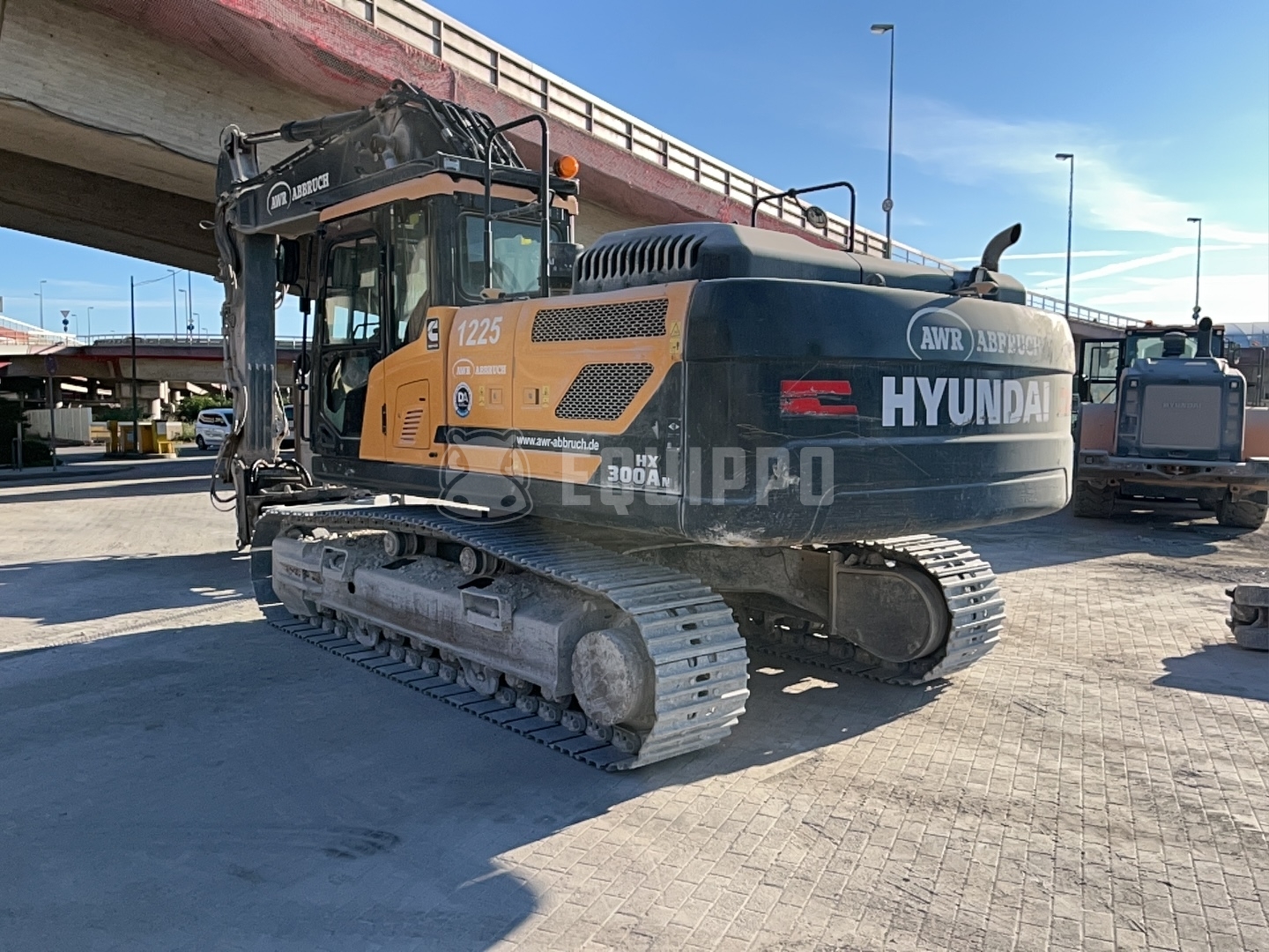 Hyundai HX300ANL  - - Used Tracked Excavator