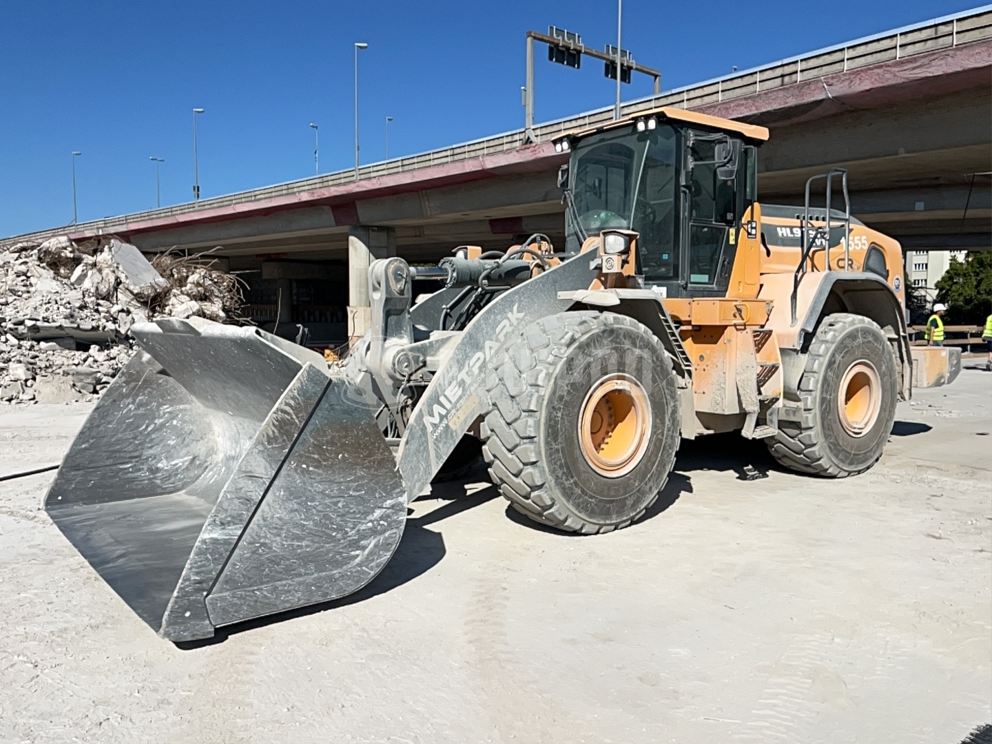 Hyundai HL975ACVT  - - Used Wheel Loader